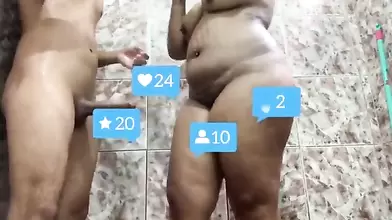 يفشخ طيز شرموطة في الحمام - سكس مصري