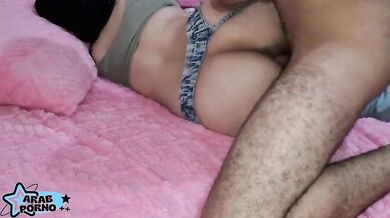 المربربة مغربية تقول اححححح حبيبي توجعني - xnxx