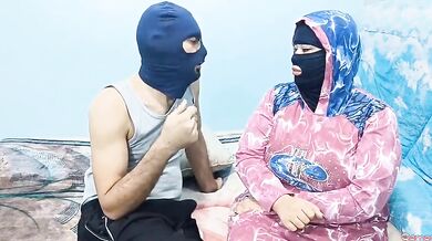 مصرية صاحبة الوشم تتناك على السرير- سكس مصري